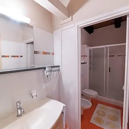 Residenza Pesce D'oro 아파트호텔 베르바니아